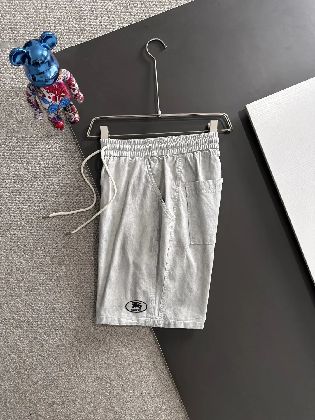 Next day shipment P160 Premium Burberry 2026 Spring/Summer New Arrival elastic band casual shorts, counter-customized fabrics Breathable, high comfort, impeccable details, brand element design concept, reflecting high quality. It feels delicate and soft! It presents a casual cut and the upper body shape is great! Sizes:S-3XL
